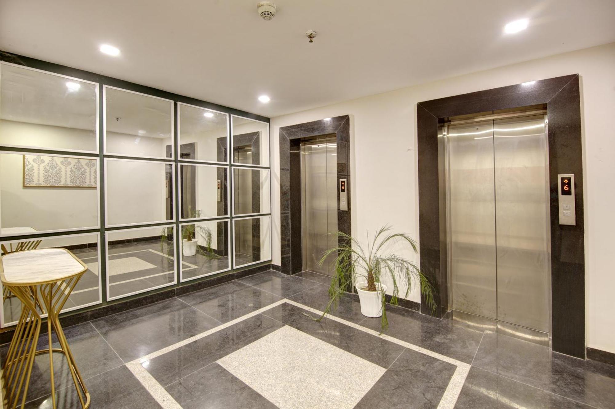 Saltstayz Premier - Golf Course Extension Road Gurgaon Esterno foto
