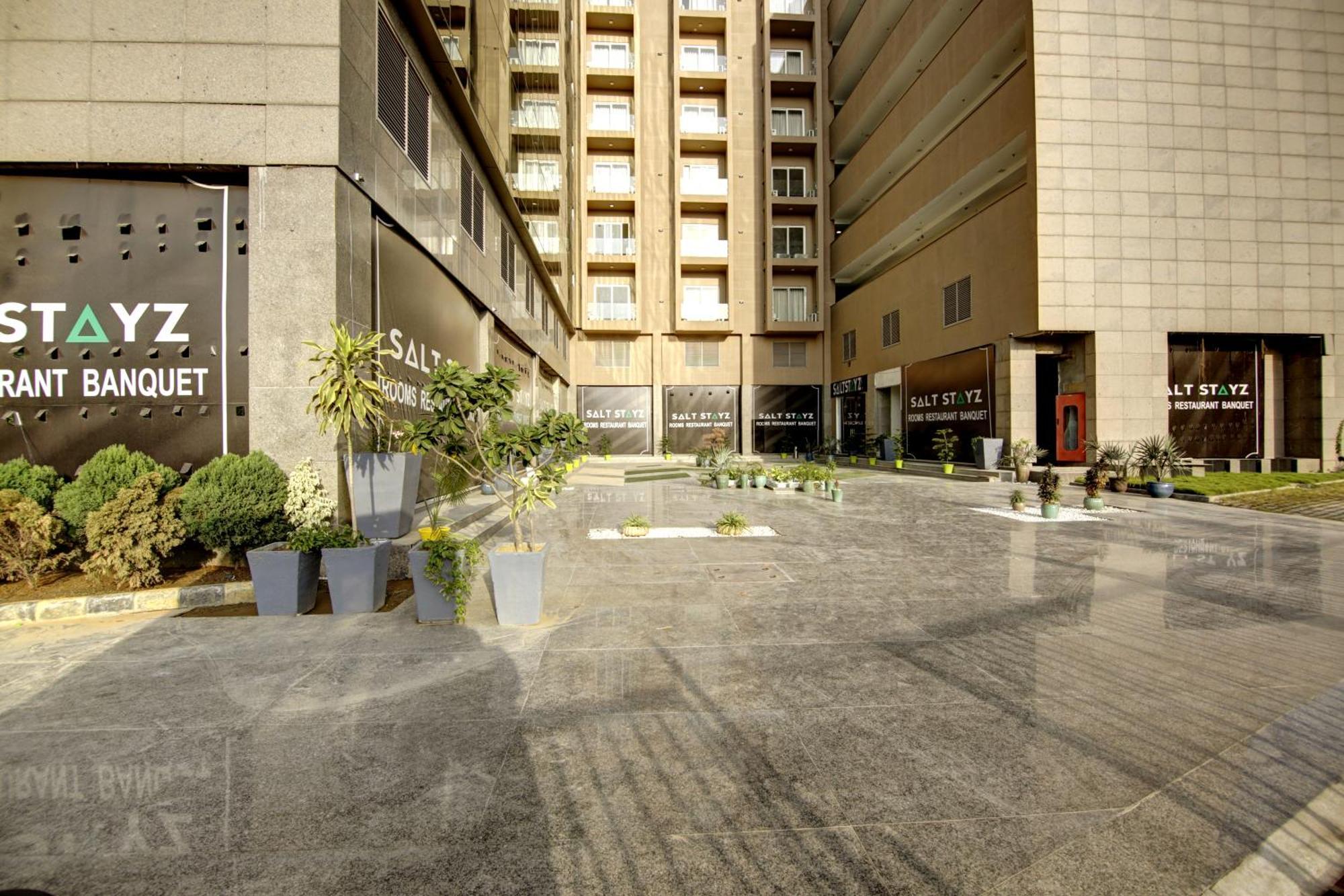 Saltstayz Premier - Golf Course Extension Road Gurgaon Esterno foto