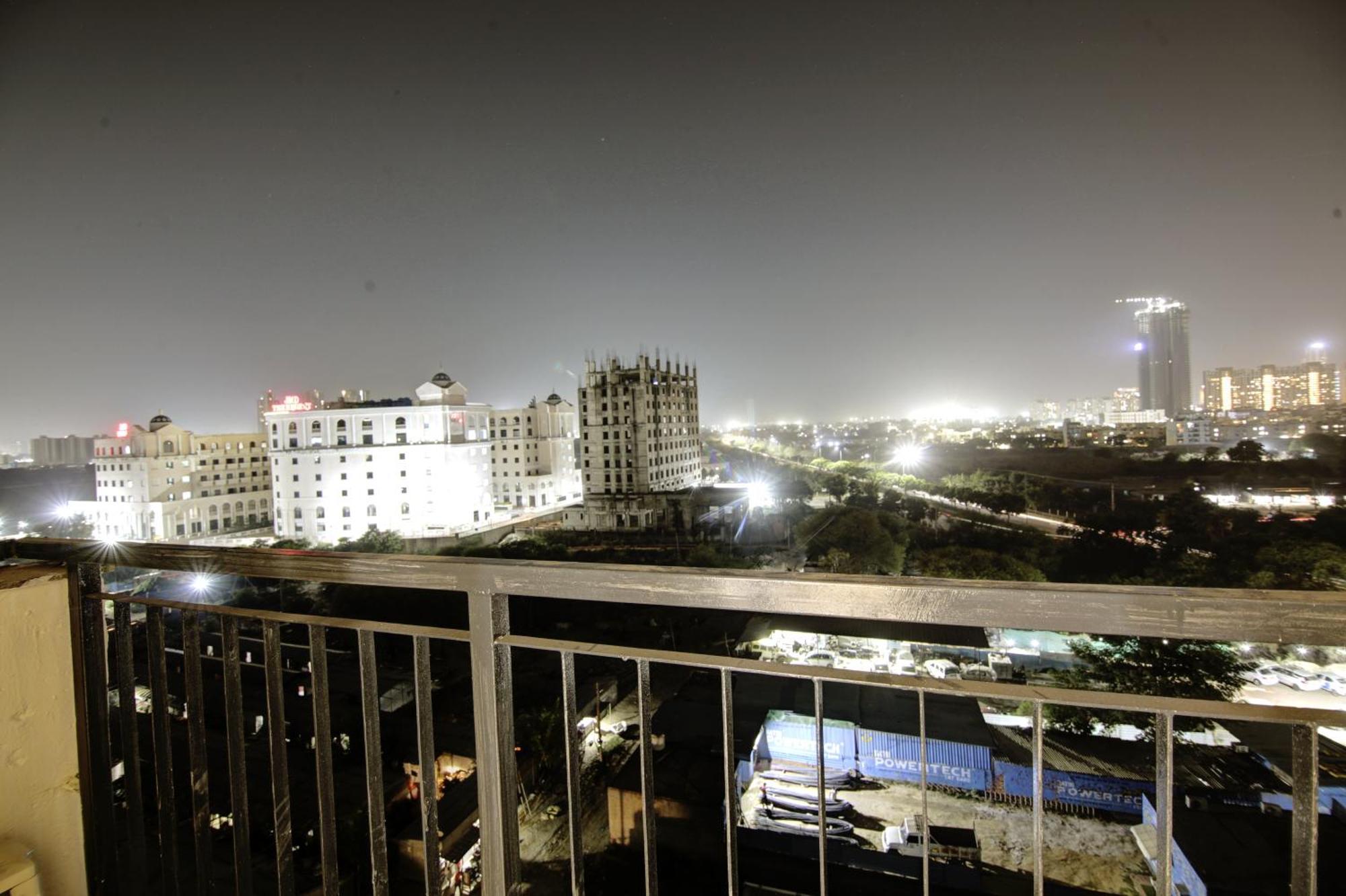 Saltstayz Premier - Golf Course Extension Road Gurgaon Esterno foto