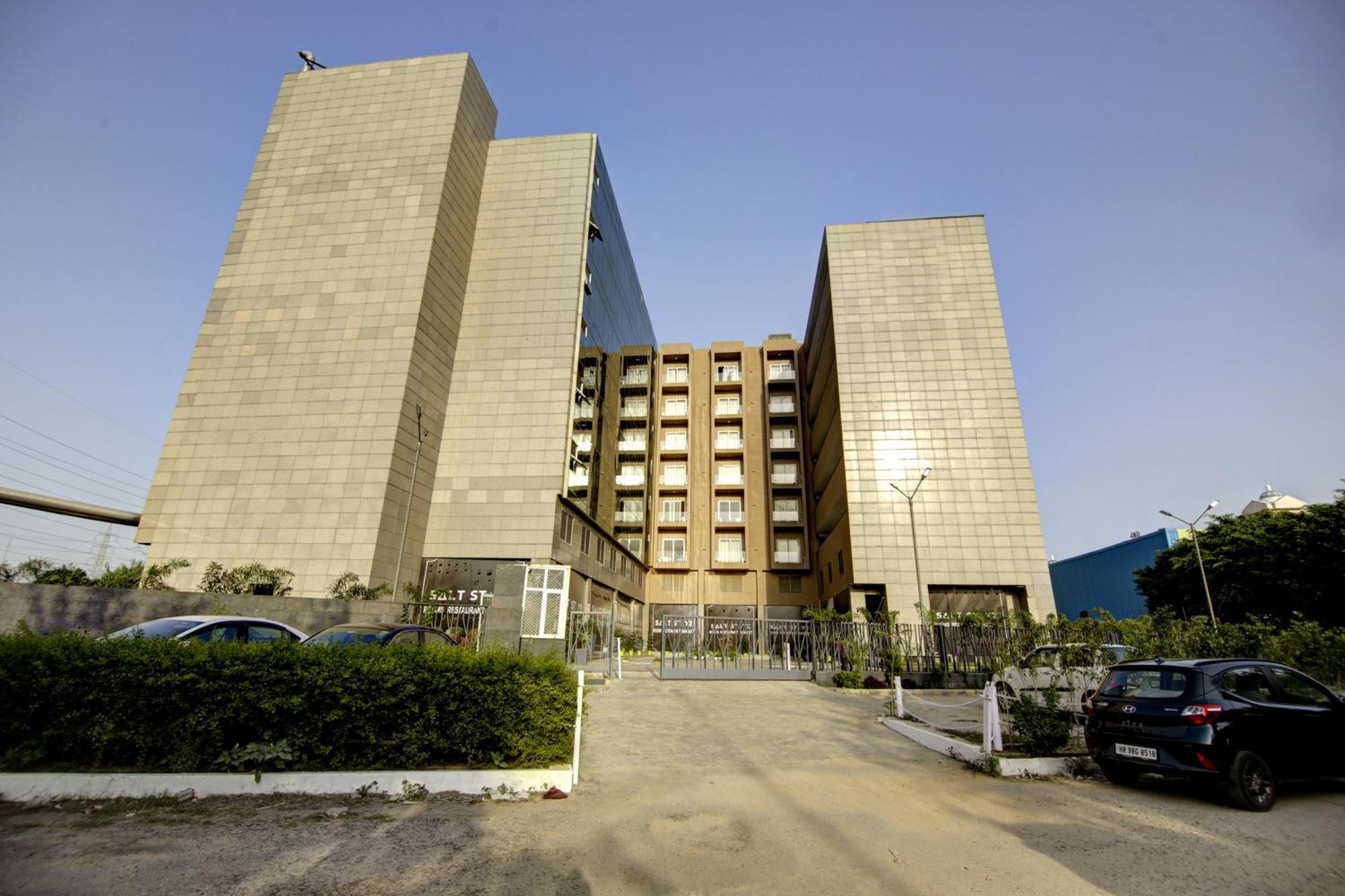 Saltstayz Premier - Golf Course Extension Road Gurgaon Esterno foto