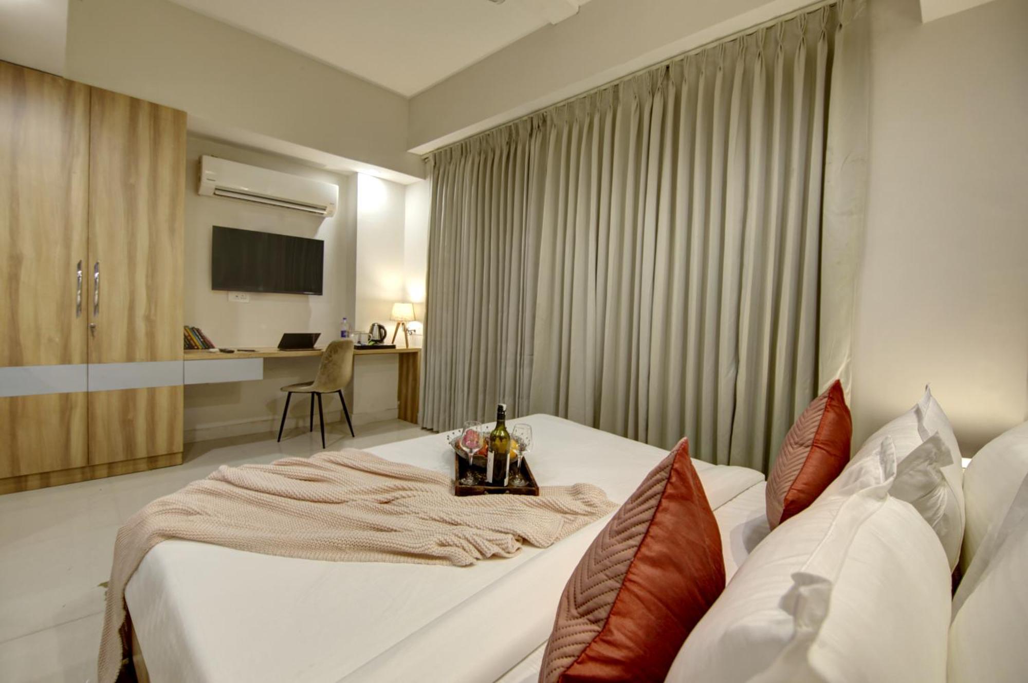Saltstayz Premier - Golf Course Extension Road Gurgaon Esterno foto