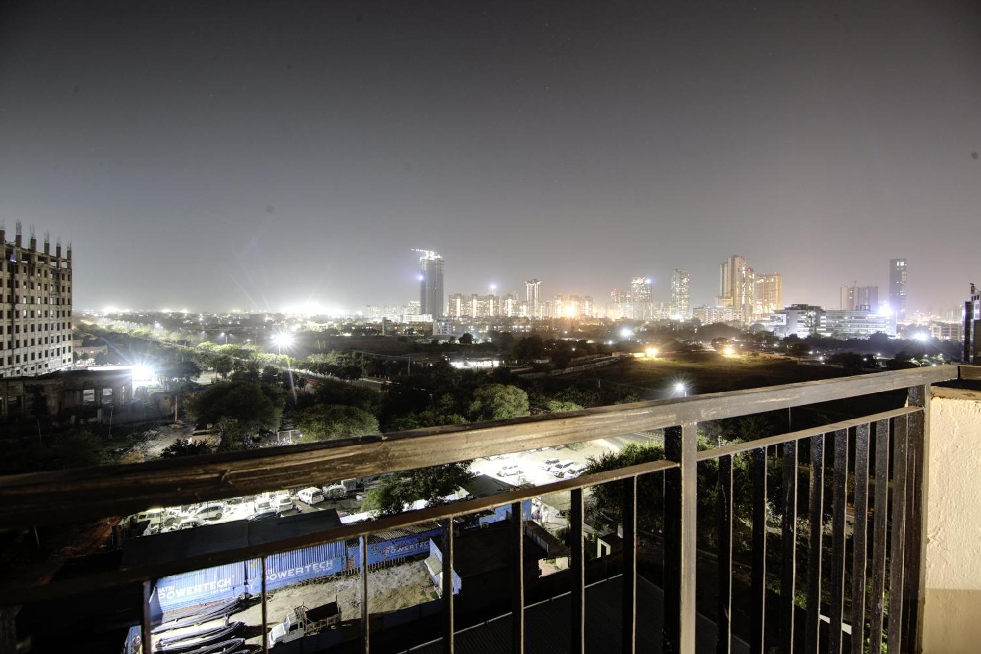 Saltstayz Premier - Golf Course Extension Road Gurgaon Esterno foto