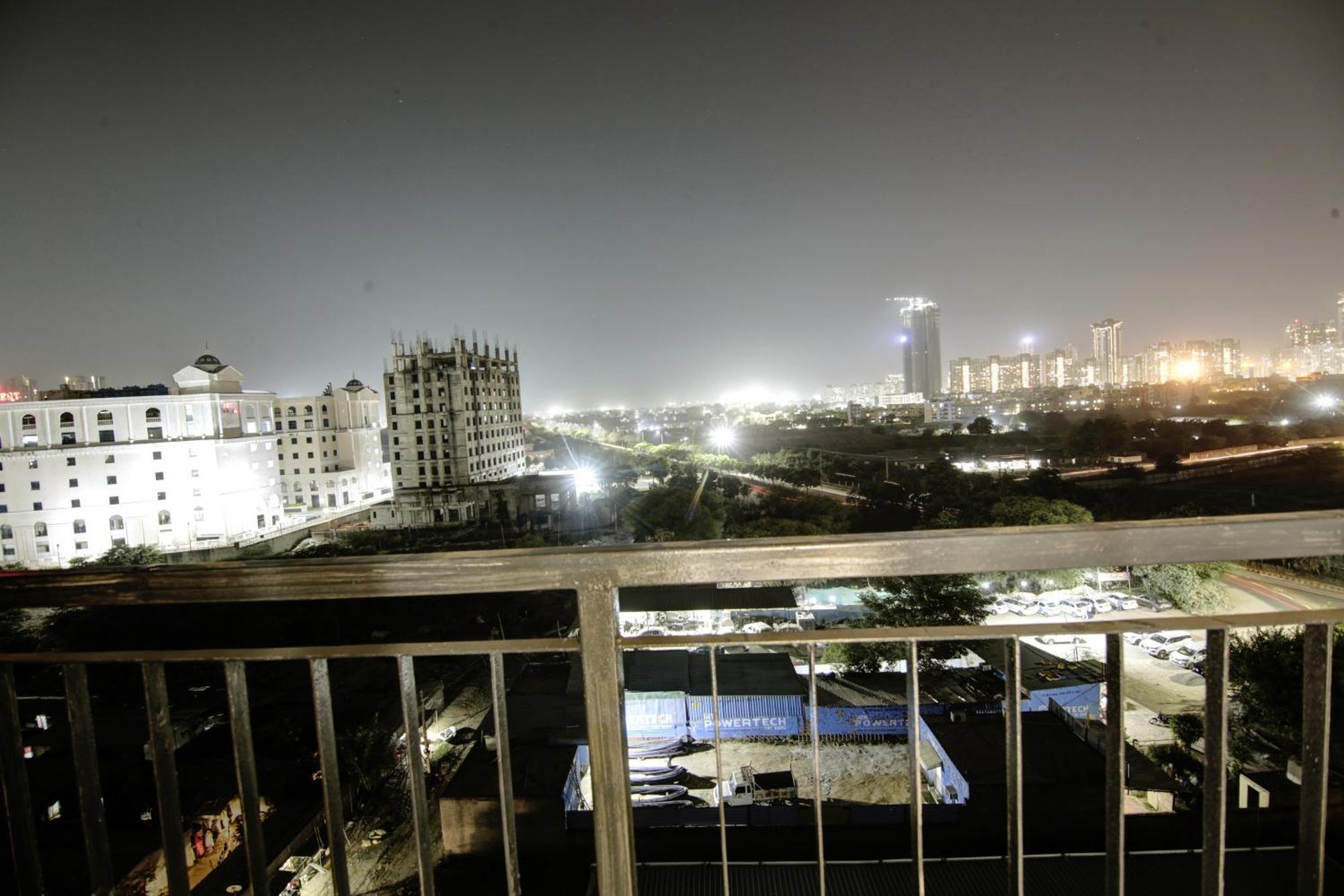 Saltstayz Premier - Golf Course Extension Road Gurgaon Esterno foto