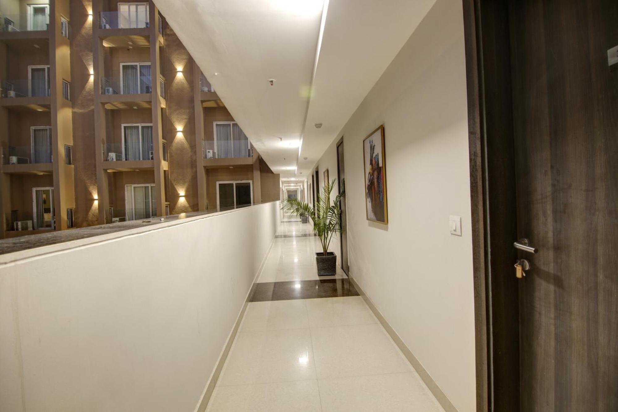 Saltstayz Premier - Golf Course Extension Road Gurgaon Esterno foto