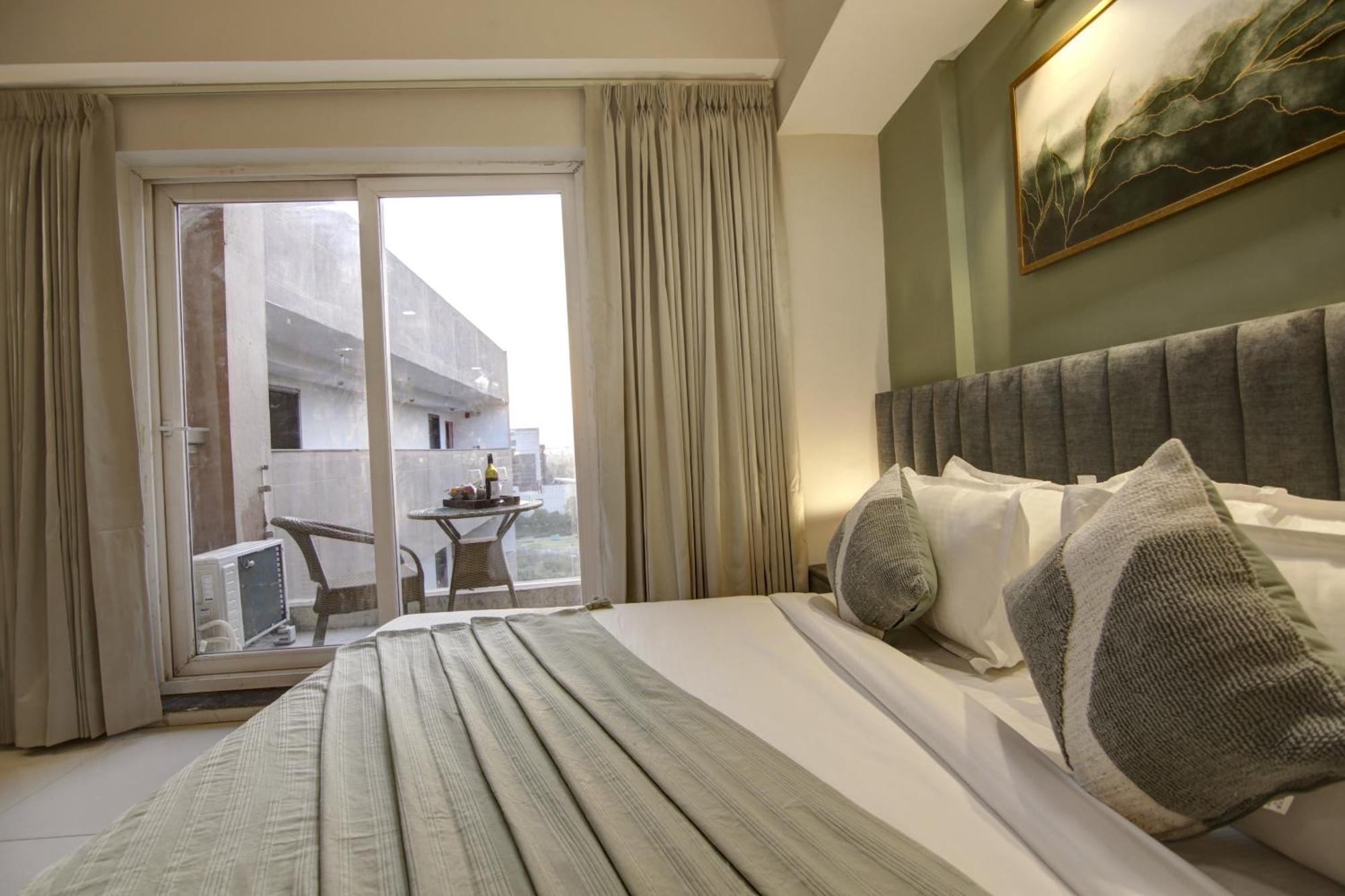 Saltstayz Premier - Golf Course Extension Road Gurgaon Esterno foto