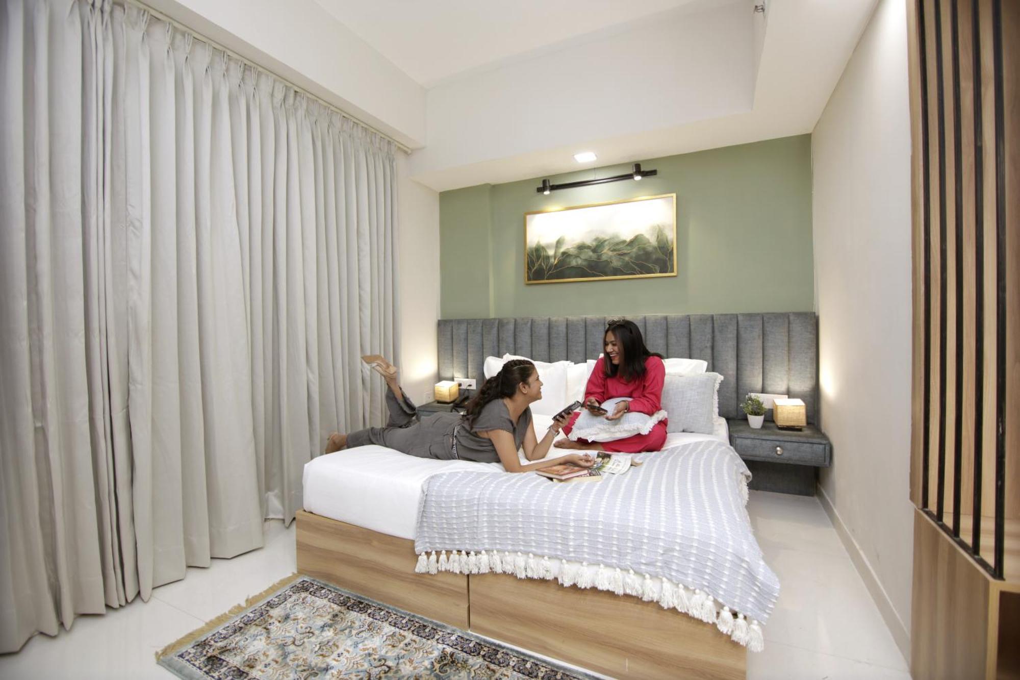Saltstayz Premier - Golf Course Extension Road Gurgaon Esterno foto