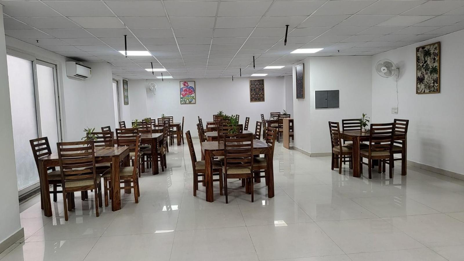 Saltstayz Premier - Golf Course Extension Road Gurgaon Esterno foto